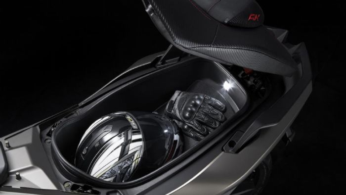 Kymco ΑΚ 550 ST: Τουριστική έκδοση με πλούσιο εξοπλισμό 